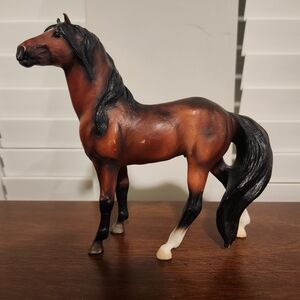 Majestic Breyer Reeves Bay Horse Collectible Figurine